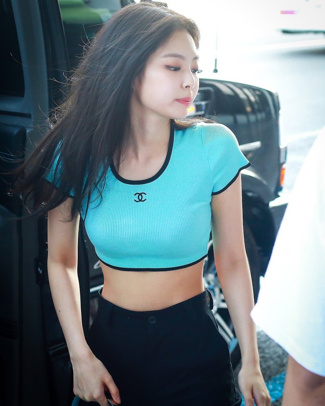 chanel tank top jennie