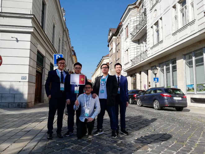 Nam sinh chuyên KHTN - ĐHQG Hà Nội 2 năm liên tiếp giành Huy chương Vàng Olympic Hóa học Quốc tế - Ảnh 3. Nam sinh chuyên KHTN - ĐHQG Hà Nội 2 năm liên tiếp giành Huy chương Vàng Olympic Hóa học Quốc tế - Ảnh 3.
