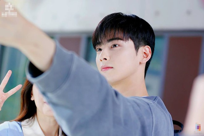 Xuất hiện nam thần Kpop g&acirc;y sốt 1000 độ v&igrave;: Thường ng&agrave;y th&igrave; qu&aacute; đẹp, để mặt mộc 100% c&ograve;n bất ngờ hơn - Ảnh 5.