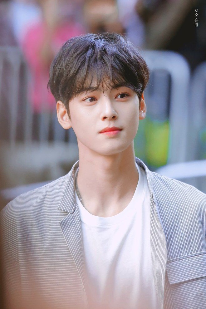 Xuất hiện nam thần Kpop g&acirc;y sốt 1000 độ v&igrave;: Thường ng&agrave;y th&igrave; qu&aacute; đẹp, để mặt mộc 100% c&ograve;n bất ngờ hơn - Ảnh 9.