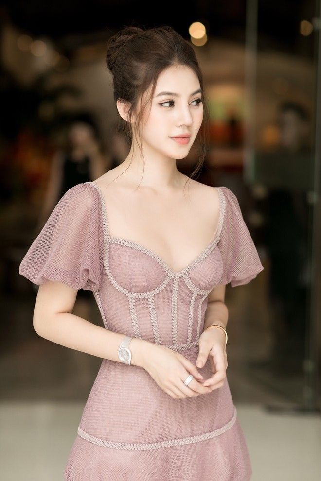 Hoa hậu Jolie Nguyễn gây thương nhớ với nhan sắc mong manh như công chúa tại sự kiện - Ảnh 5.