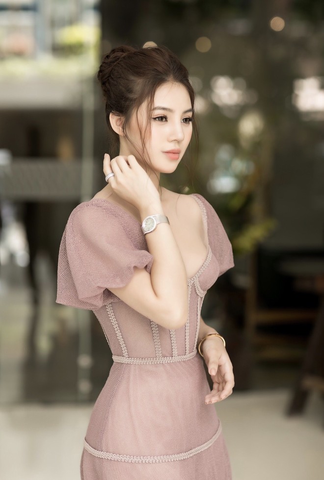 Hoa hậu Jolie Nguyễn gây thương nhớ với nhan sắc mong manh như công chúa tại sự kiện - Ảnh 2.