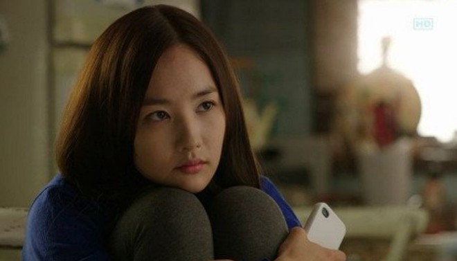 Tưởng rất thường, hành động ngồi bó gối của Park Min Young bỗng gây sốt vì lí do không ngờ - Ảnh 3.