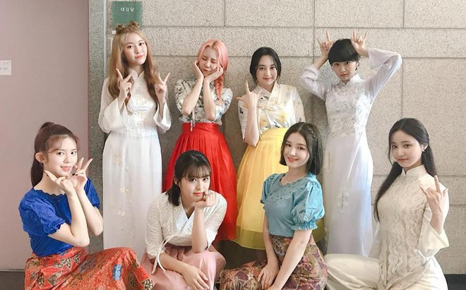 Vì một status trên Facebook, fan nháo nhào trước tin MOMOLAND sang Việt Nam tháng 8 tới - Ảnh 2.