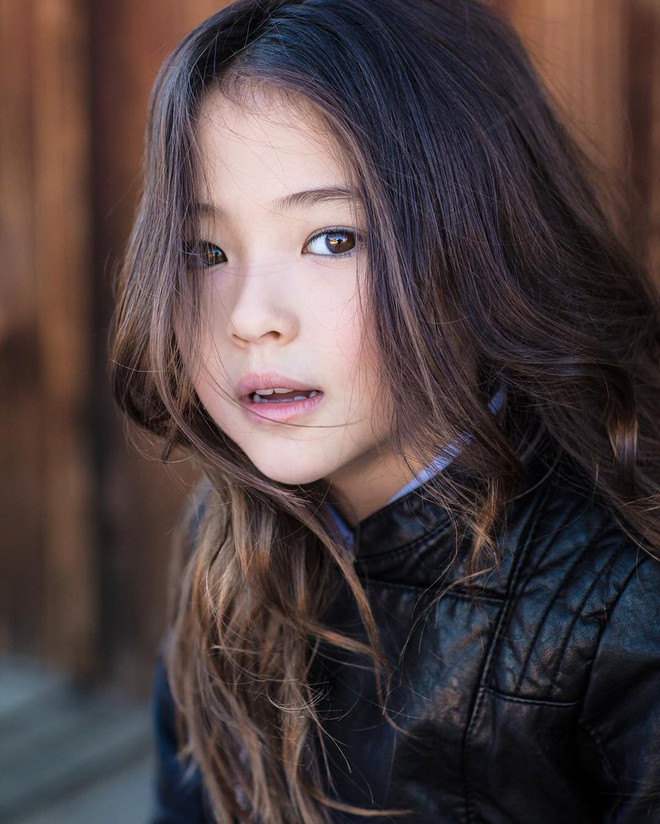 Black Pink Jennie c&ugrave;ng mẫu nh&iacute; đẹp nhất thế giới mới 10 tuổi g&acirc;y sốt - Ảnh 8.