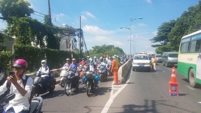 TP.HCM: Nam thanh niên bị ô tô cán tử vong dưới dốc cầu Bình Triệu - Ảnh 2.