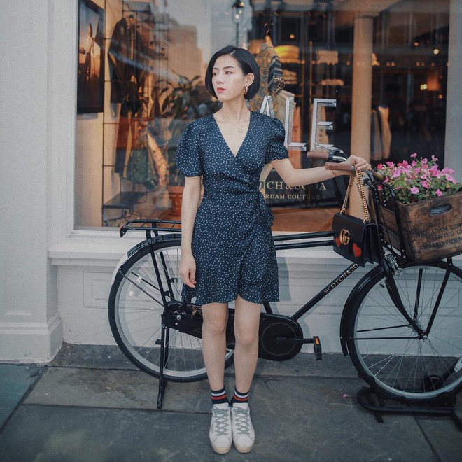 Mũ cói chống nắng được các quý cô Châu Á sử dụng làm phụ kiện sống ảo trong street style tuần này - Ảnh 2.