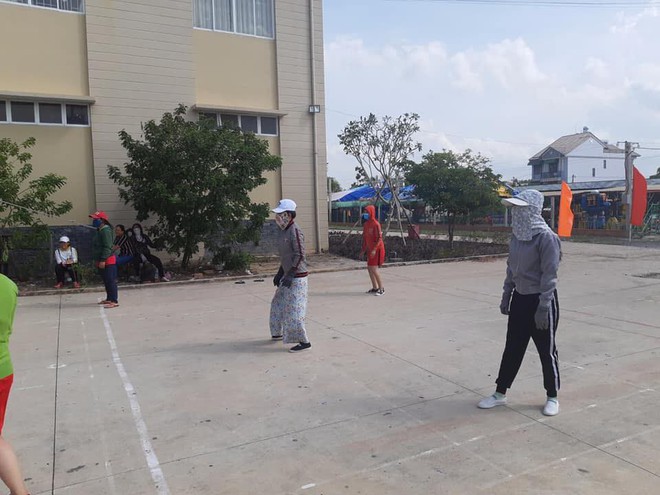 Xuất hiện đội b&oacute;ng chuyền to&agrave;n nữ ninja tranh giải cấp huyện, b&iacute; k&iacute;p để vẫn khoẻ mạnh m&agrave; chẳng ngại ảnh hưởng l&agrave;n da - Ảnh 1.