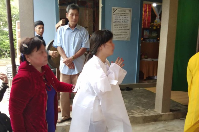 Tai nạn ở Quảng Nam: Cô dâu khóc ngất ôm quan tài chú rể - Ảnh 3.