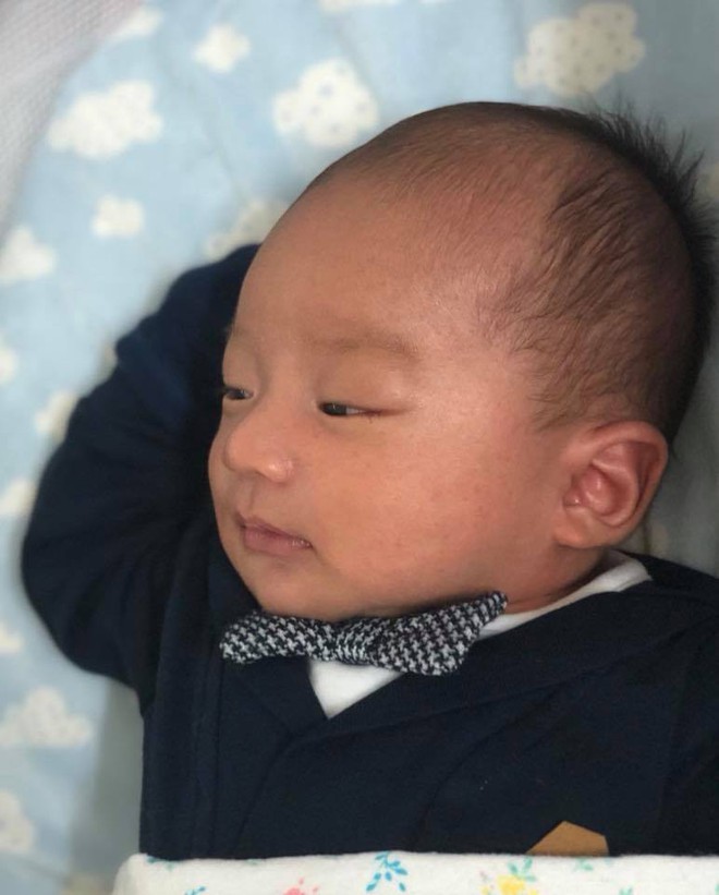 Lương Thế Thành khoe con trai 1 tháng tuổi đã biết bắt chước biểu cảm của bố cực đáng yêu - Ảnh 2.