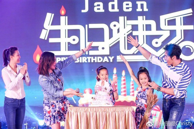 Hai cô con gái riêng của “Quả bom sex gốc Việt” Chung Lệ Đề thân thiết bên bố dượng trong ngày sinh nhật - Ảnh 2.