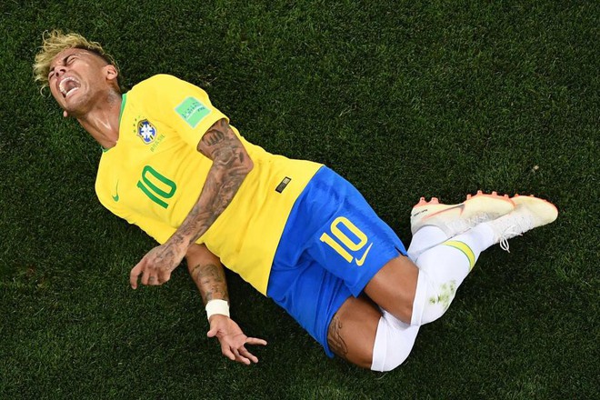 Neymar thừa nhận diễn kịch, cư xử như trẻ con  - Ảnh 1.