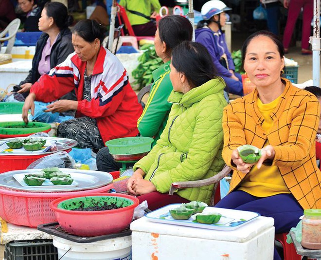 Người Quảng Trị có món ăn chơi cực lạ: bánh đúc rau câu chấm với ruốc - Ảnh 1.