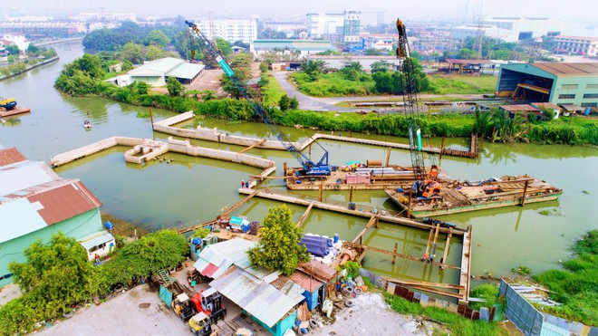 Ch&#249;m ảnh: To&#224;n cảnh sự &quot;bất động&quot; của loạt c&#244;ng tr&#236;nh chống ngập ở S&#224;i G&#242;n v&#236;... thiếu vốn, kh&#244;ng c&#242;n b&#243;ng c&#244;ng nh&#226;n - Ảnh 9.