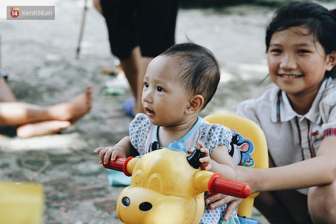 Những ng&#224;y l&#234;nh đ&#234;nh ở Chương Mỹ: Tr&#226;u b&#242; lặn ngụp, vịt tr&#232;o l&#234;n những m&#225;i nh&#224; khi nước d&#226;ng đến tận n&#243;c - Ảnh 7.