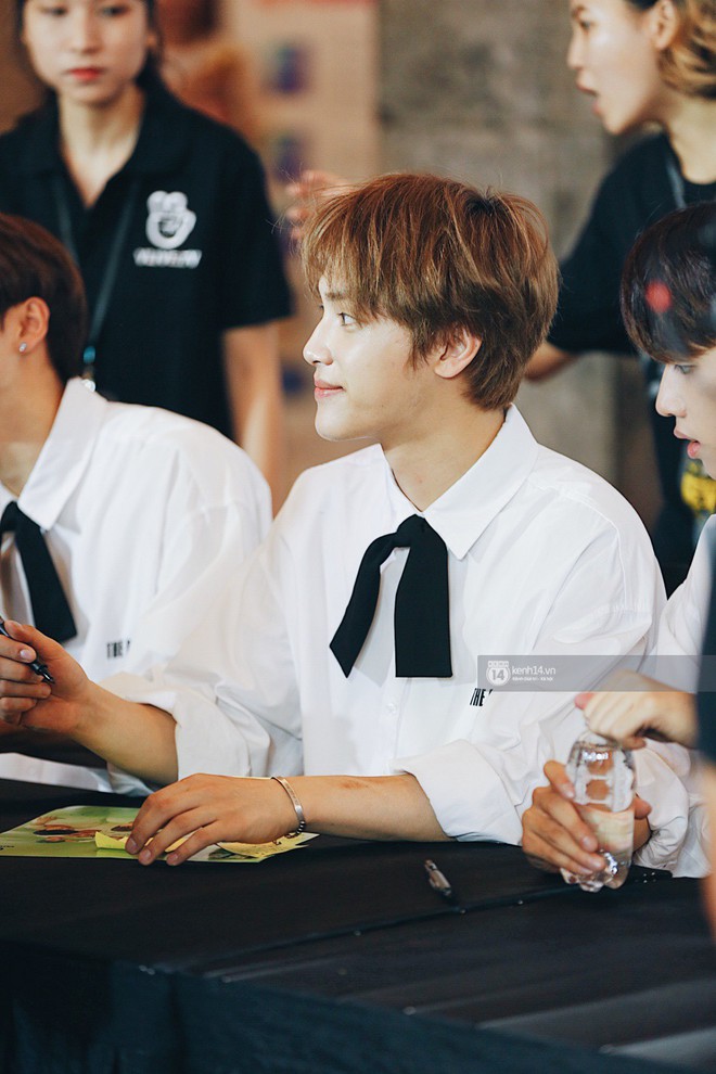 Fansign đầu tiên của EXID, The Boyz tại Việt Nam: Hani đẹp xứng danh nữ thần, dàn mỹ nam mỹ nữ cười thả ga với fan - Ảnh 33.