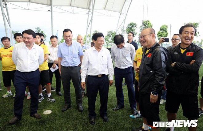 BLV Quang Huy: Bộ trưởng Thiện l&agrave;m Chủ tịch VFF tốt cho b&oacute;ng đ&aacute; Việt Nam - Ảnh 1.