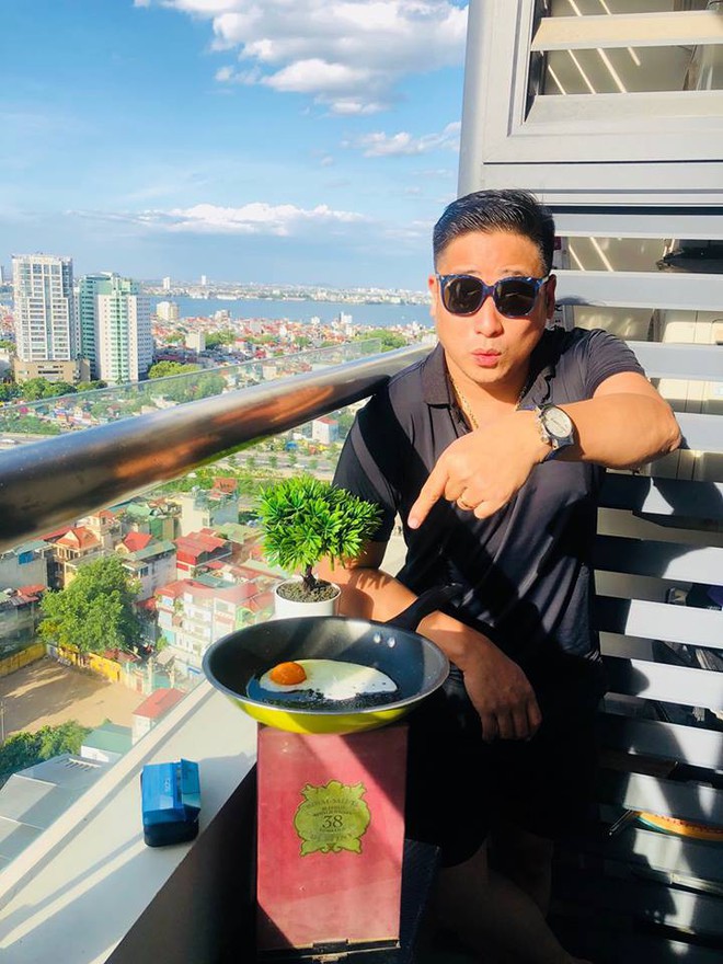 Giữa nắng n&oacute;ng kỷ lục ở H&agrave; Nội, bạn đ&atilde; thử r&aacute;n trứng kh&ocirc;ng cần lửa như diễn vi&ecirc;n Minh Tiệp chưa? - Ảnh 1.