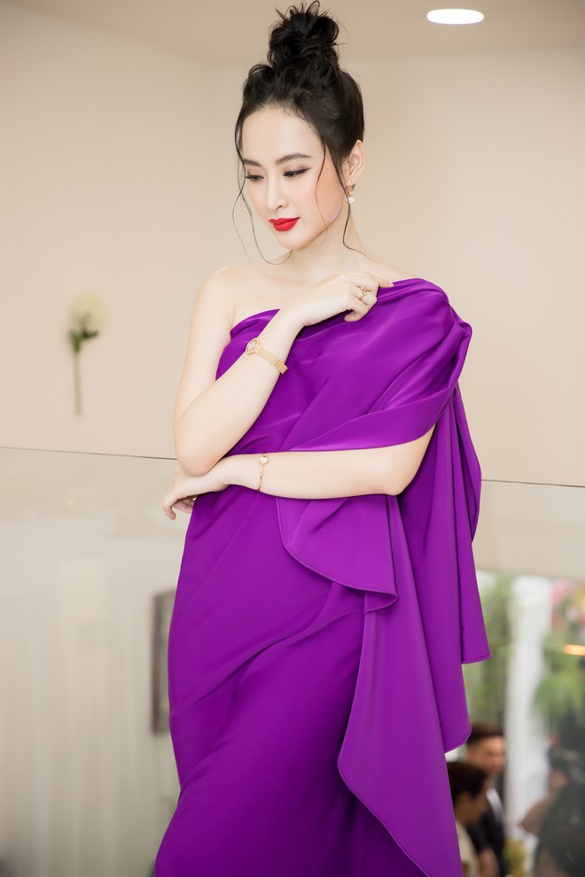 Angela Phương Trinh đeo trang sức hơn 1 tỷ đồng dự sự kiện  - Ảnh 4.