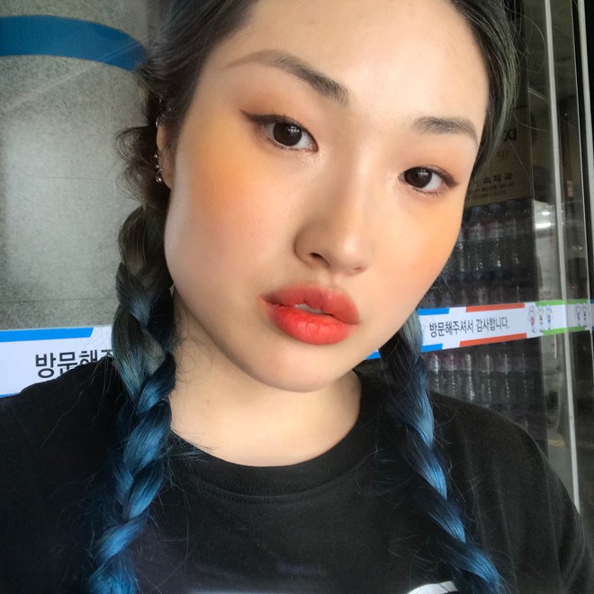 Chuẩn mốt năm nay kh&ocirc;ng chỉ mặc đồ v&agrave;ng m&agrave; c&ograve;n phải đ&aacute;nh phấn m&aacute; v&agrave;ng nữa - Ảnh 3.