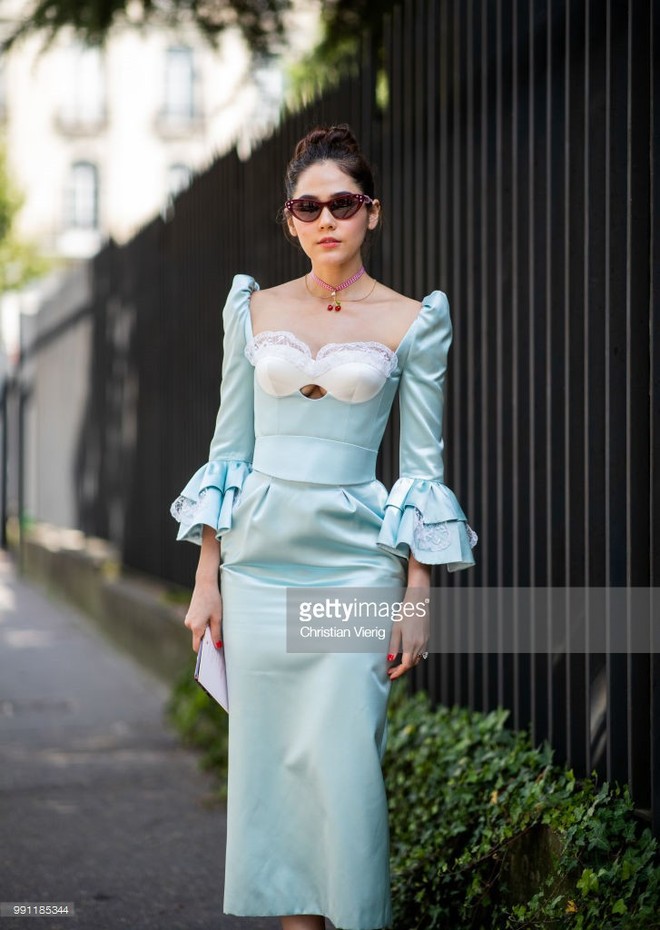 Mỹ nh&acirc;n đẹp nhất Th&aacute;i Lan Chompoo Araya một m&igrave;nh dự 5 show tại Tuần lễ thời trang Haute Couture - Ảnh 13.