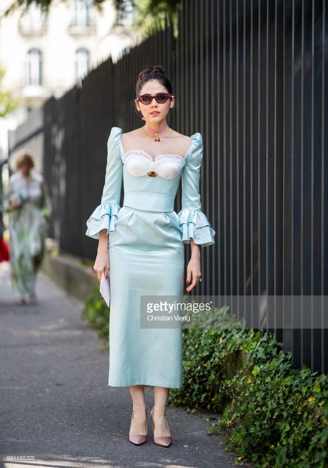 Mỹ nh&acirc;n đẹp nhất Th&aacute;i Lan Chompoo Araya một m&igrave;nh dự 5 show tại Tuần lễ thời trang Haute Couture - Ảnh 14.