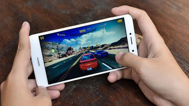 4 b&iacute; k&iacute;p sử dụng v&agrave; bảo vệ smartphone an to&agrave;n dưới c&aacute;i nắng h&egrave; gay gắt 40 độ C - Ảnh 2.