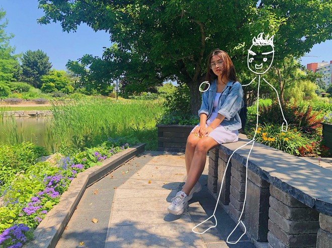 Đỉnh cao F.A: 20 tuổi chưa một mảnh t&igrave;nh vắt vai, c&ocirc; bạn trẻ cho ra đời bộ ảnh với người y&ecirc;u tưởng tượng g&acirc;y sốt MXH - Ảnh 1.
