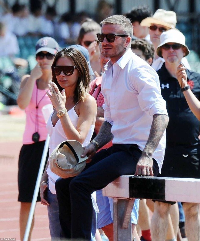 Sau 19 năm kết hôn, vợ chồng Beckham vẫn trao nhau cái ôm cực tình cảm như thuở mới yêu - Ảnh 3.