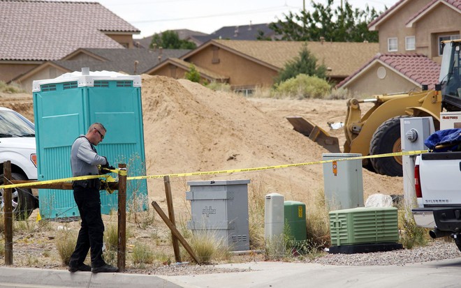 Vụ thảm sát bí ẩn West Mesa: Nhiều mẩu xương được phát hiện gần khu mộ của 11 phụ nữ bị sát hại, cảnh sát nghi ngờ còn nhiều nạn nhân khác chưa được tìm thấy - Ảnh 5.
