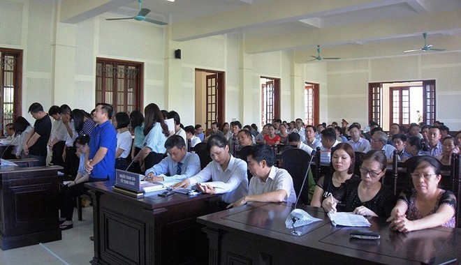 Người đẹp ng&acirc;n h&agrave;ng bật kh&oacute;c khi bị đề nghị phạt t&ugrave; chung th&acirc;n - Ảnh 2.