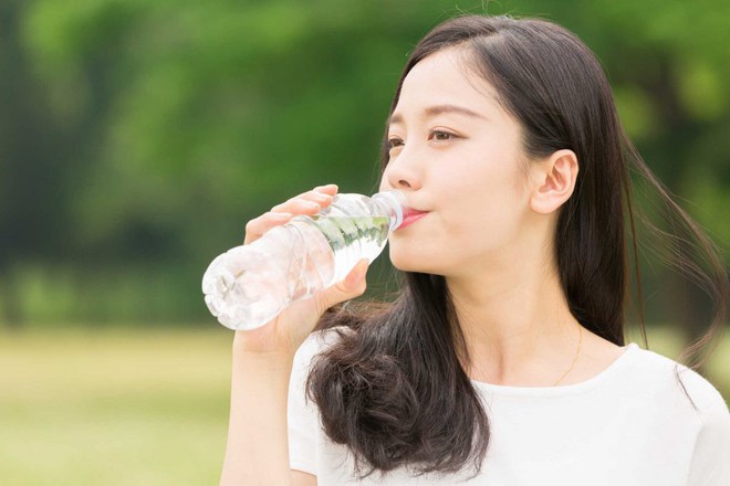 Ngăn ngừa những vấn đề về da nhờ thay đổi c&aacute;c th&oacute;i quen ăn uống sau - Ảnh 6.