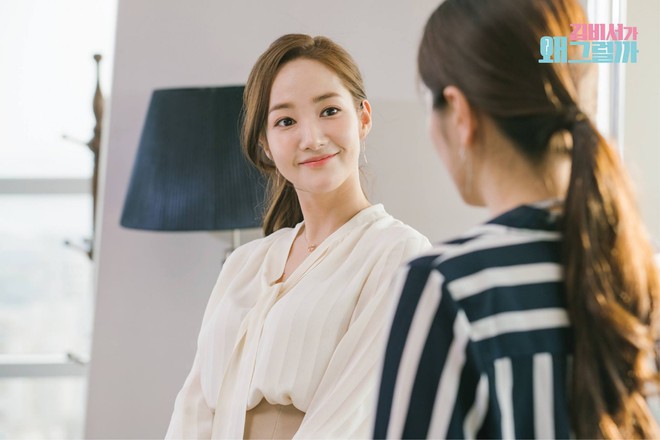 Học ngay 2 cách làm tóc mái phồng giống hệt như “thư ký Kim” Park Min Young - Ảnh 2.