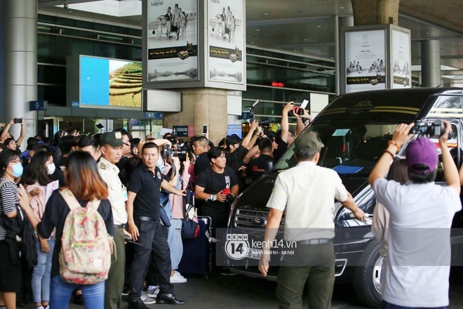 Tài tử Chị đẹp Jung Hae In điển trai không góc chết, đội nón lá Việt Nam dễ thương hết cỡ tại sân bay Tân Sơn Nhất - Ảnh 18.