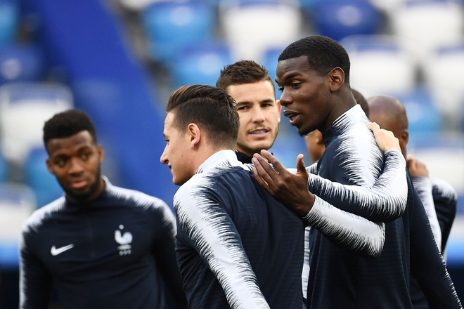 Tứ kết World Cup 2018: Tuyển Pháp đùa nghịch trên sân tập  - Ảnh 2.