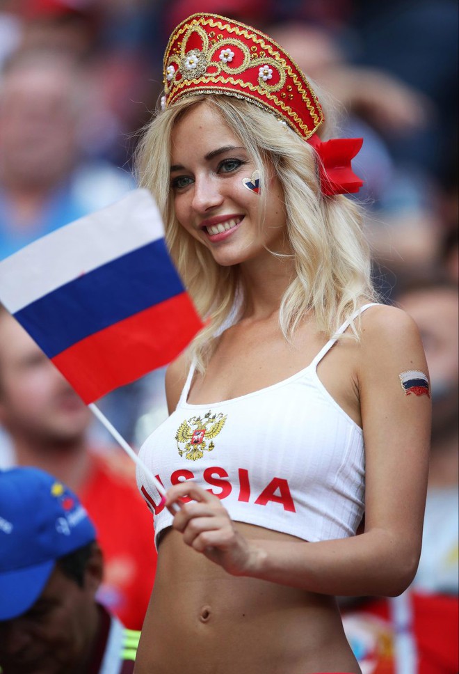 Fan nữ nổi tiếng hứa khoả thân nếu tuyển Nga vô địch World Cup 2018 - Ảnh 1.