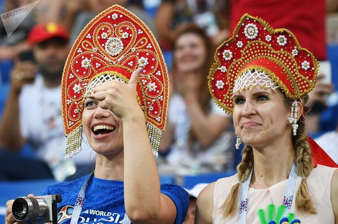 Ảnh: Những chiếc mũ Kokoshnik Nga tô điểm khán đài mùa World Cup - Ảnh 22.