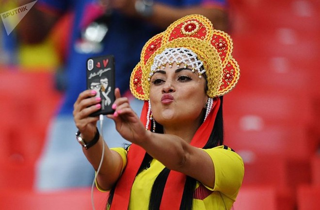 Ảnh: Những chiếc mũ Kokoshnik Nga tô điểm khán đài mùa World Cup - Ảnh 7.