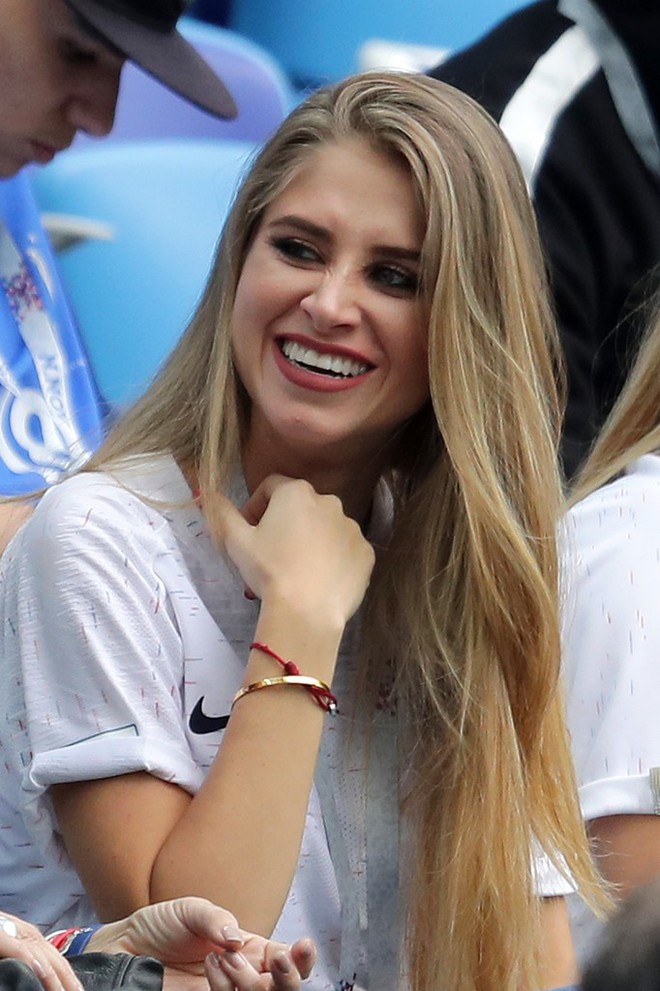 Bạn gái Pogba dẫn đầu dàn WAGs tiếp sức tuyển Pháp thăng hoa trước Uruguay - Ảnh 2.