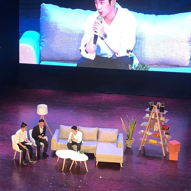 Báo Hàn tung ảnh fanmeeting Jung Hae In tại Việt Nam: Tài tử điển trai khó cưỡng, quẩy nhiệt cùng fan Việt - Ảnh 1.