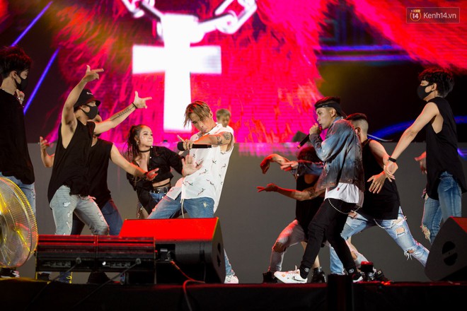 Nicole Scherzinger xuất hiện n&oacute;ng bỏng, c&ugrave;ng Noo Phước Thịnh, Min v&agrave; loạt nghệ sĩ Việt ch&aacute;y hết m&igrave;nh tại lễ hội Cocofest - Ảnh 23.