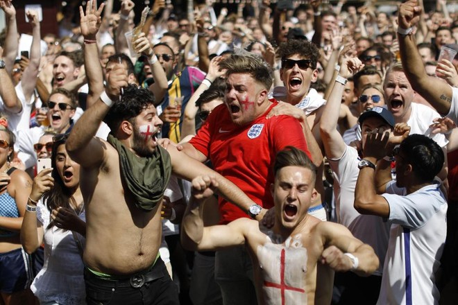 Fan Anh ăn mừng chiến tích lịch sử như vừa vô địch World Cup - Ảnh 4.