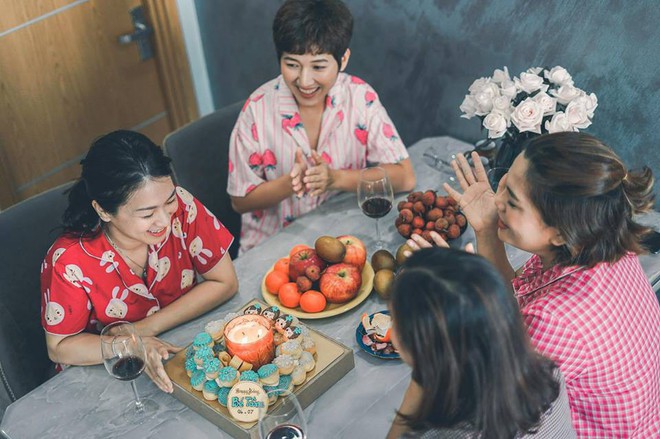 Bộ ảnh 20 năm t&igrave;nh bạn của 4 c&ocirc; n&agrave;ng từng nhiều lần nghỉ chơi, xa nửa v&ograve;ng thế giới rồi lại về b&ecirc;n nhau g&acirc;y sốt mạng - Ảnh 3.