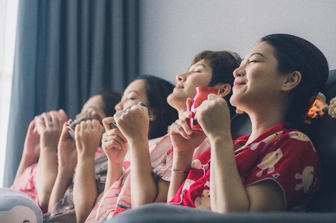 Bộ ảnh 20 năm t&igrave;nh bạn của 4 c&ocirc; n&agrave;ng từng nhiều lần nghỉ chơi, xa nửa v&ograve;ng thế giới rồi lại về b&ecirc;n nhau g&acirc;y sốt mạng - Ảnh 7.