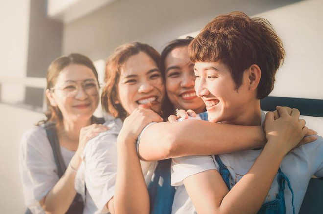 Bộ ảnh 20 năm t&igrave;nh bạn của 4 c&ocirc; n&agrave;ng từng nhiều lần nghỉ chơi, xa nửa v&ograve;ng thế giới rồi lại về b&ecirc;n nhau g&acirc;y sốt mạng - Ảnh 8.