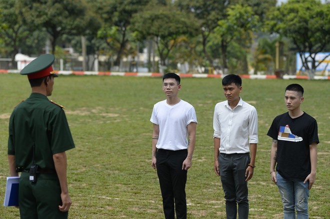 Sao nhập ngũ: Mr. Cần Trô hoang mang khi được yêu cầu diễn hài trong ngày đầu nhập ngũ - Ảnh 1.