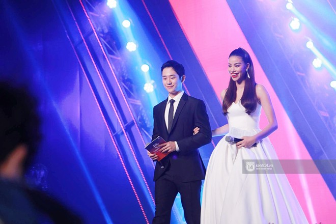 Đều là mỹ nam mỹ nữ, nhưng Jung Hae In và Phạm Hương bỗng bớt đẹp đôi chỉ vì chiều cao chênh lệch - Ảnh 1.