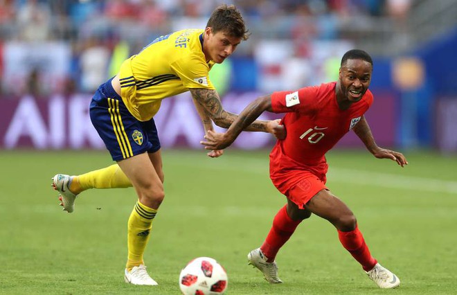 Những ai cười nhạo Sterling phải giật m&igrave;nh khi thấy b&igrave;nh luận n&agrave;y của Gary Neville - Ảnh 1.