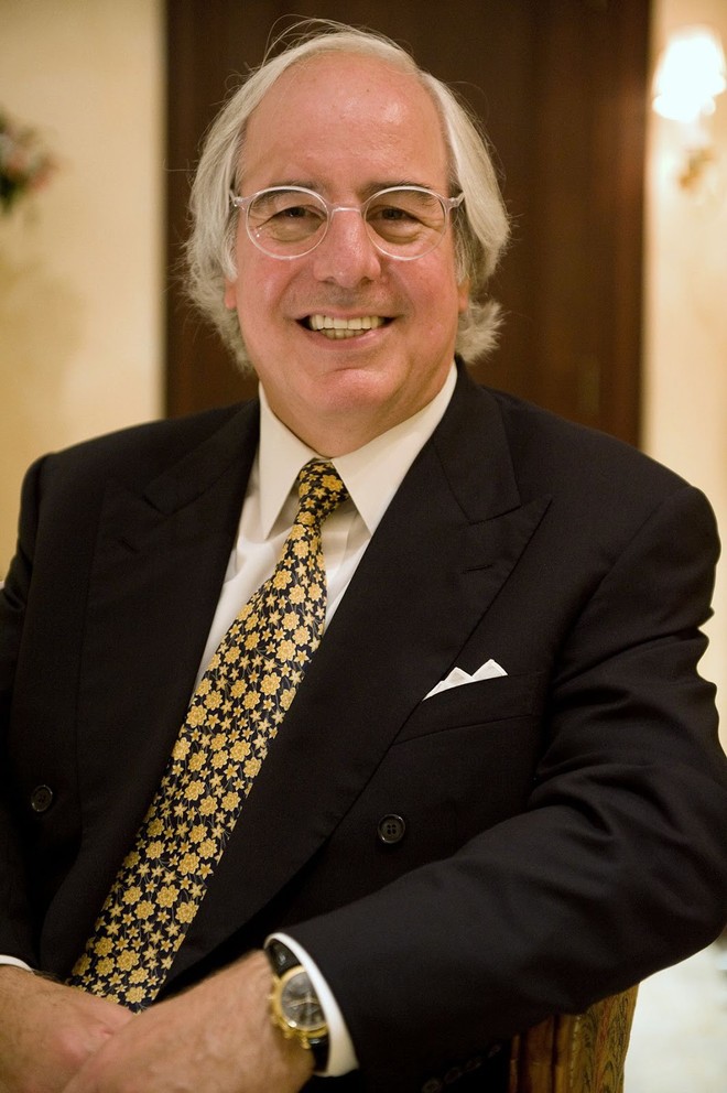 Frank Abagnale: Tên lừa đảo khét tiếng nhất nước Mỹ với tài đóng giả mọi nhân dạng - Ảnh 5.