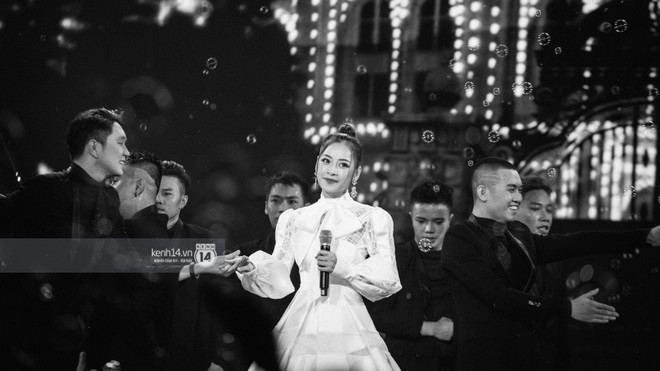 Chùm ảnh đẹp nhất trong show Hàn-Việt: WINNER, Jung Hae In, Noo Phước Thịnh cùng dàn nghệ sĩ Việt để lại chuỗi cảm xúc vỡ òa - Ảnh 11.